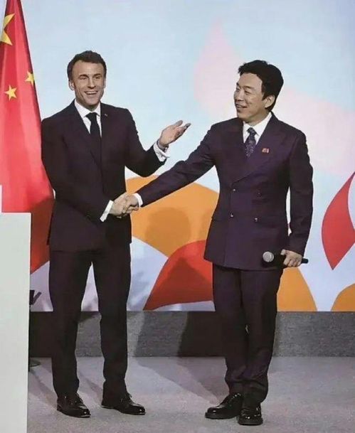 黄渤新身份曝光 跟法国总统马克龙同框,一个举动,总统笑开花